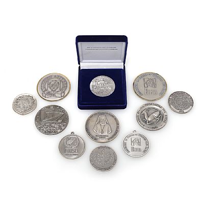 Πρεσαριστά επάργυρα μετάλλια