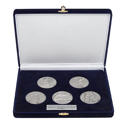 Μετάλλια αναμνηστικά εντός βελούδινης θήκης